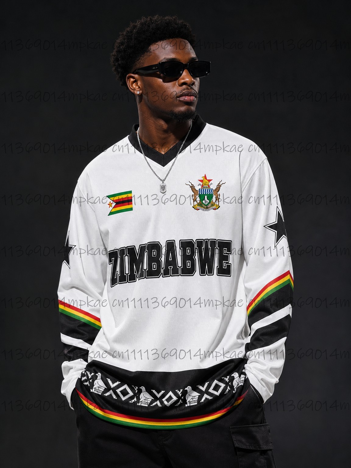 Men'S Ethnic Fashion Trends - Мужская футболка с V-образным вырезом и